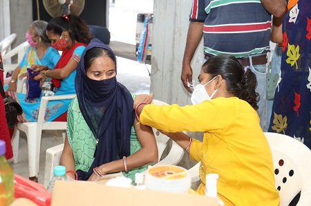 Vihav Group vaccinated 250+ people at their sites as a part of vaccination drive by CREDAI Vadodara and VMC